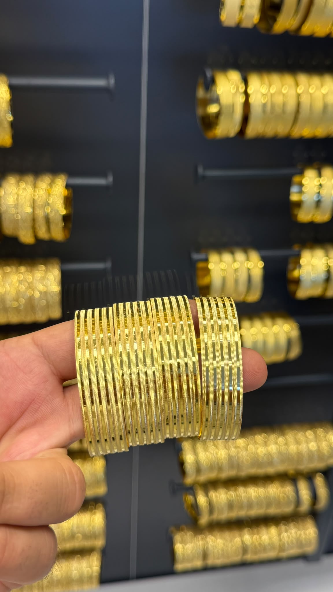 Gold Zarafet 15 mm Şerit İşlemeli Geniş Altın Kaplama Bilezik
