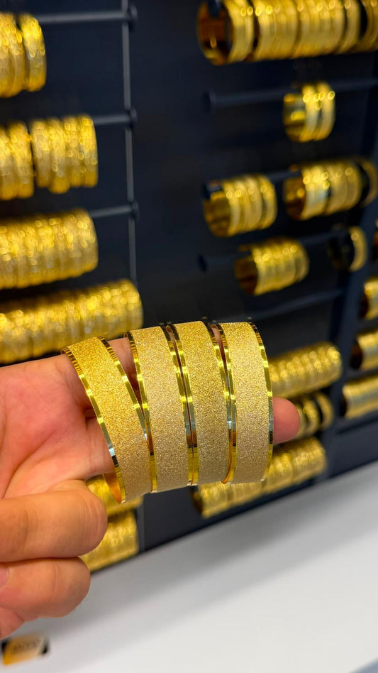 Gold Zarafet 15 mm Kumlu Çerçeveli Geniş Altın Kaplama Bilezik