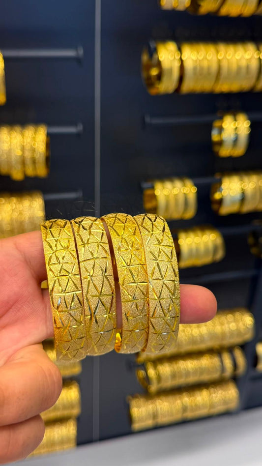 Gold Zarafet 15 mm Baklava Kesim Kumlu Geniş Altın Kaplama Bilezik