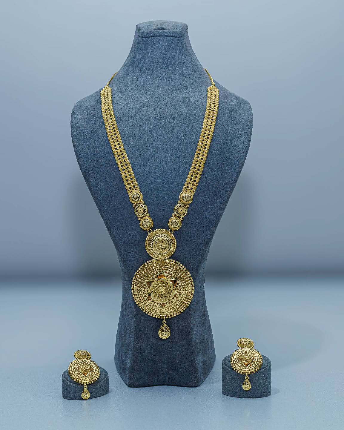 Gold Zarafet Gül Motifli Çift Madalyonlu Gelin Kolye ve Küpe Seti - 22 Ayar Altın Kaplama