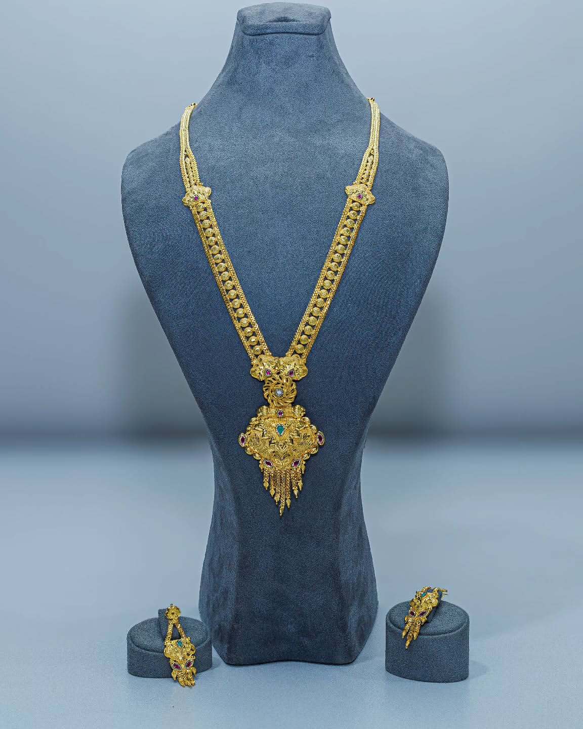 Gold Zarafet Renkli Mineli Uzun Kordonlu Dev Kalkan Gelin Kolye ve Küpe Seti - 22 Ayar Altın Kaplama
