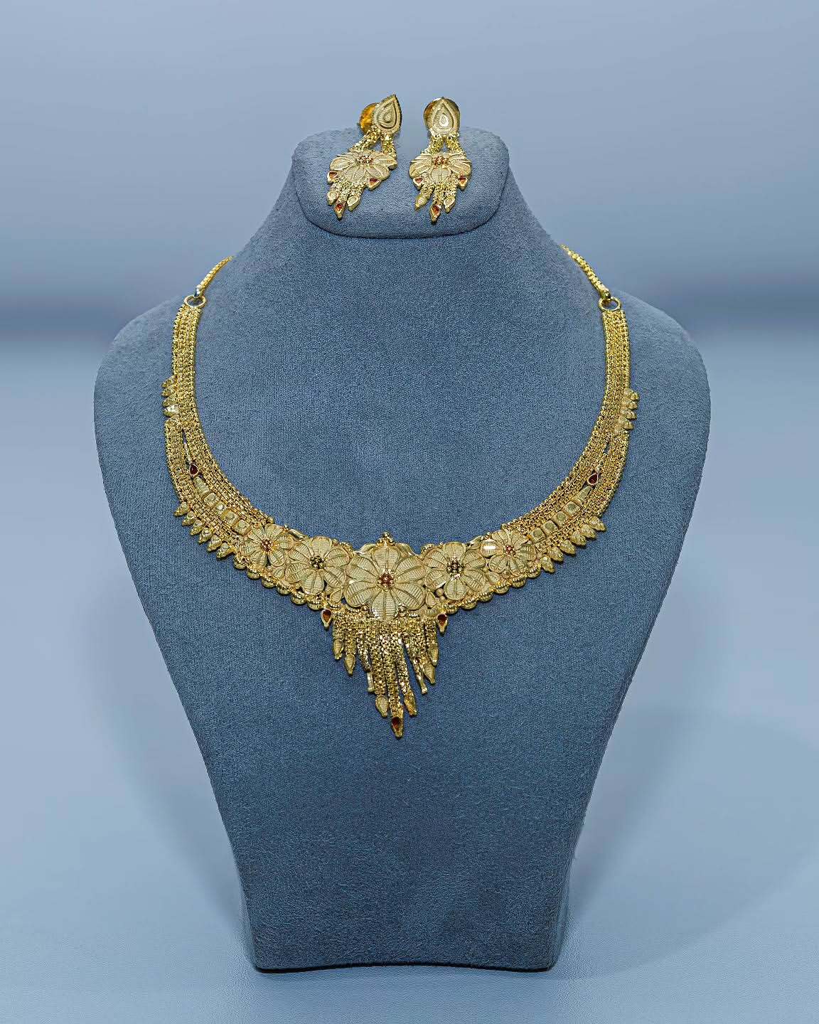 Gold Zarafet Lotus Çiçeği Motifli Saçaklı Gelin Gerdanlık ve Küpe Seti - 22 Ayar Altın Kaplama