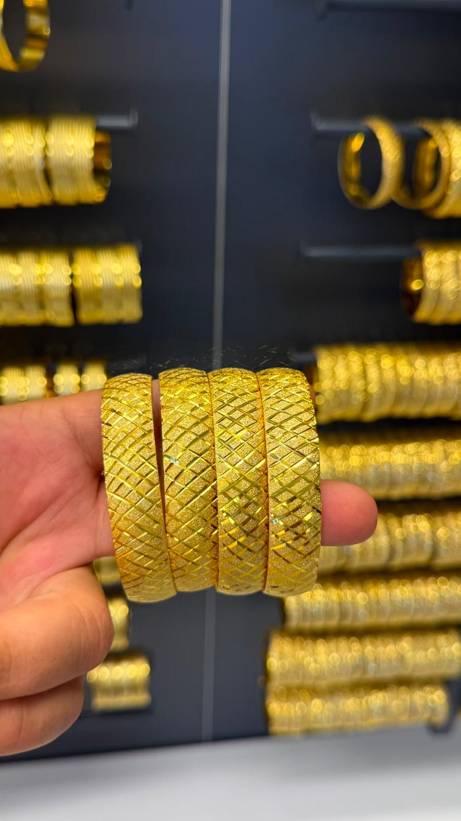 Gold Zarafet 15 mm Kafes Desenli Kumlu Geniş Altın Kaplama Bilezik