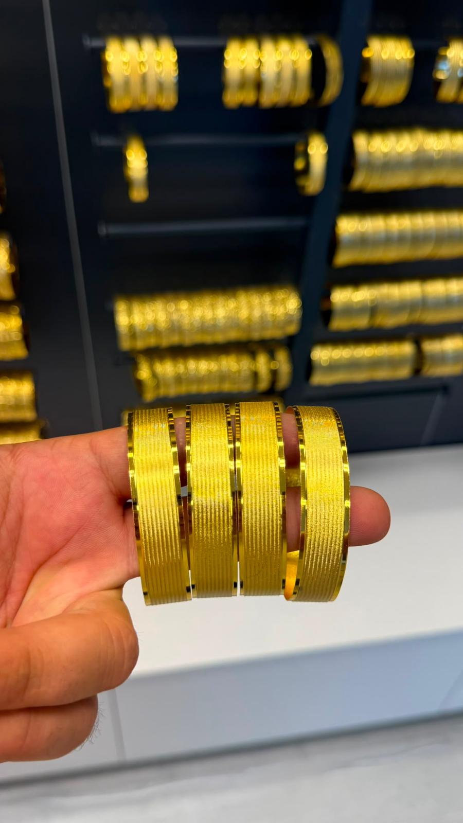 Gold Zarafet 15 mm İnce Oluklu Çerçeveli Geniş Altın Kaplama Bilezik